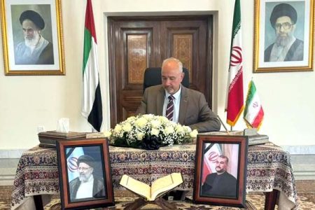 پاکستانی سفیر فیصل نیاز ترمذی کا ابوظہبی میں ایرانی سفارت خانے کا دورہ