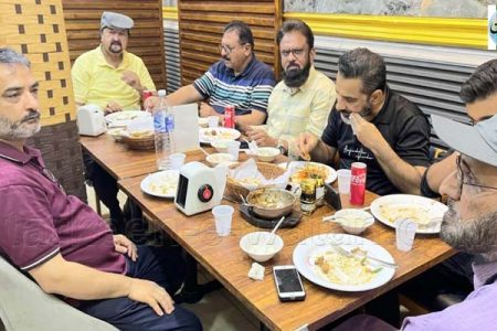 برطانیہ میں نا صرف پاکستانی بلکہ دیگر ممالک کے غیر قانونی مقیم لوگوں کو بھی مشکلات کا سامنا کرنا پڑ رہا ہے