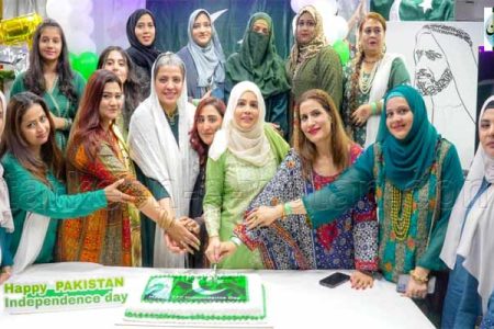 سوشل میڈیا گروپ پاکستانیزان دبئی کی طرف سے پاکستان کا یوم آزادی منایا گیا