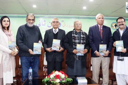 نیشنل بک فاؤنڈیشن اسلام آباد کے احمد فراز آڈیٹوریم میں سویڈن میں مقیم مصنف ڈاکٹر محمود کسانہ کی تصنیف "وطن ثانی” کی تقریب پزیرائی