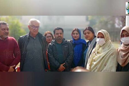 ریڈیوپاکستان ایف ایم 101 سیالکوٹ کی ٹیم کی وزیر دفاع خواجہ آصف سے ملاقات
